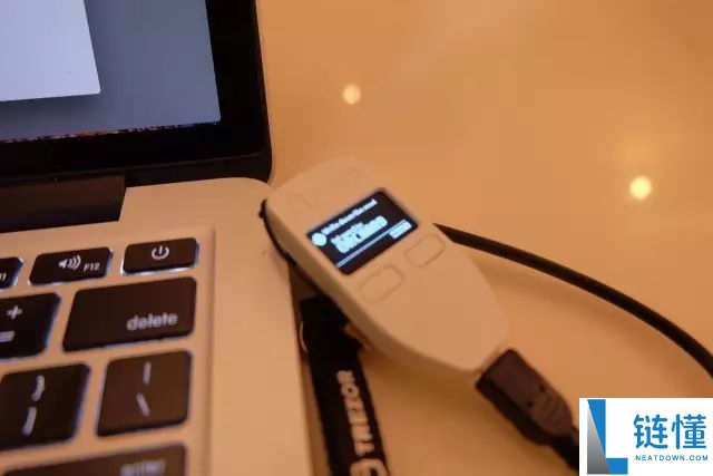 TREZOR硬件钱包开箱评测及使用教程(图文详解)