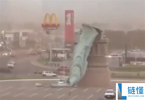 巴西复制版自在女神像被狂风吹倒 险些砸中一辆车