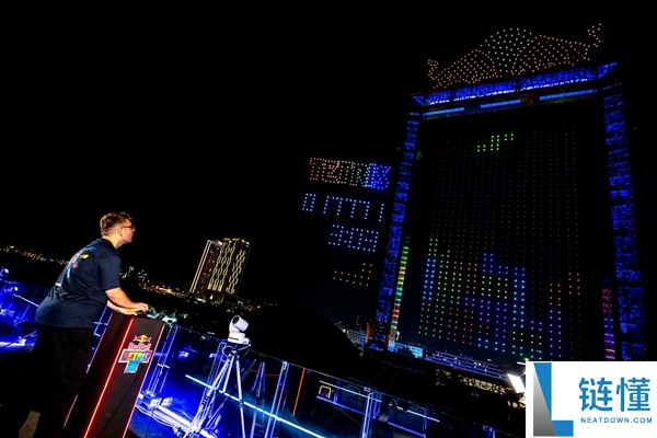 真正的赛博朋克,2800架无人机迪拜夜空拼出全球最大俄罗斯方块