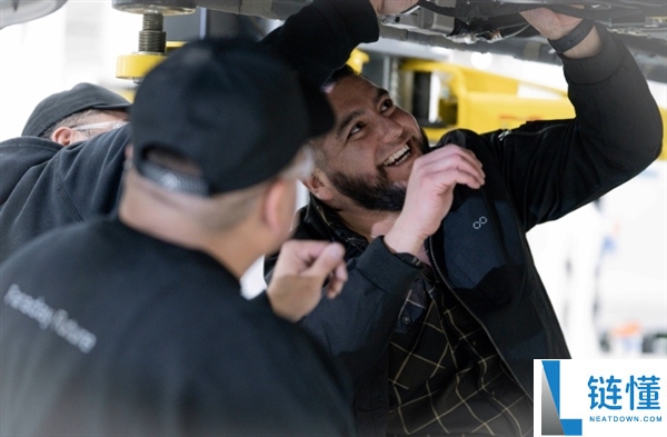 法拉第将来晒FX Super One工场组装现场 网友:纯手搓 草台班子