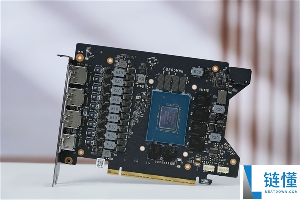 ITX机能小钢炮,七彩虹RTX 5070 Mini OC 12GB图赏