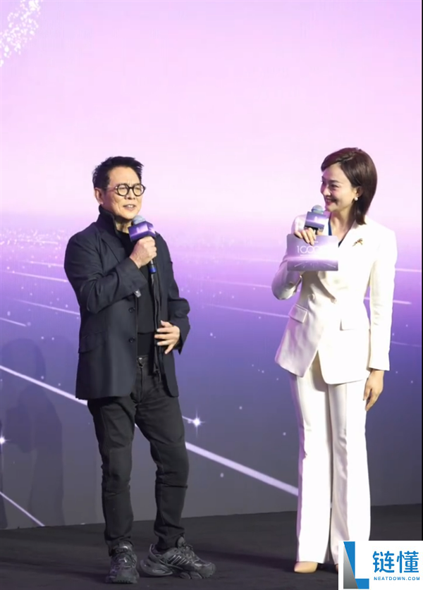 李连杰带小女儿喜提尊界S800 直呼S800“有真功夫”