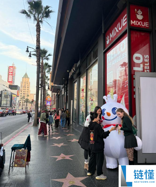 蜜雪冰城登陆美国好莱坞,定价2-5美元 首店日销800杯