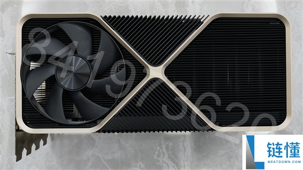 Titan Ada巨卡原型现身：48GB显存、四插槽、900W供电