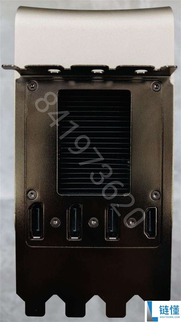 Titan Ada巨卡原型现身：48GB显存、四插槽、900W供电