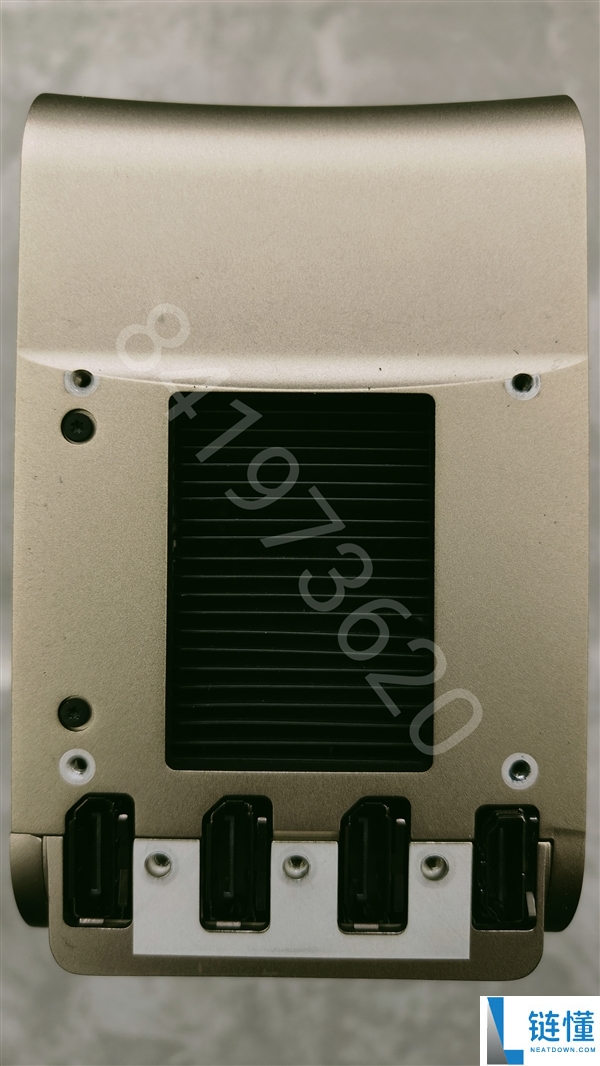 Titan Ada巨卡原型现身：48GB显存、四插槽、900W供电