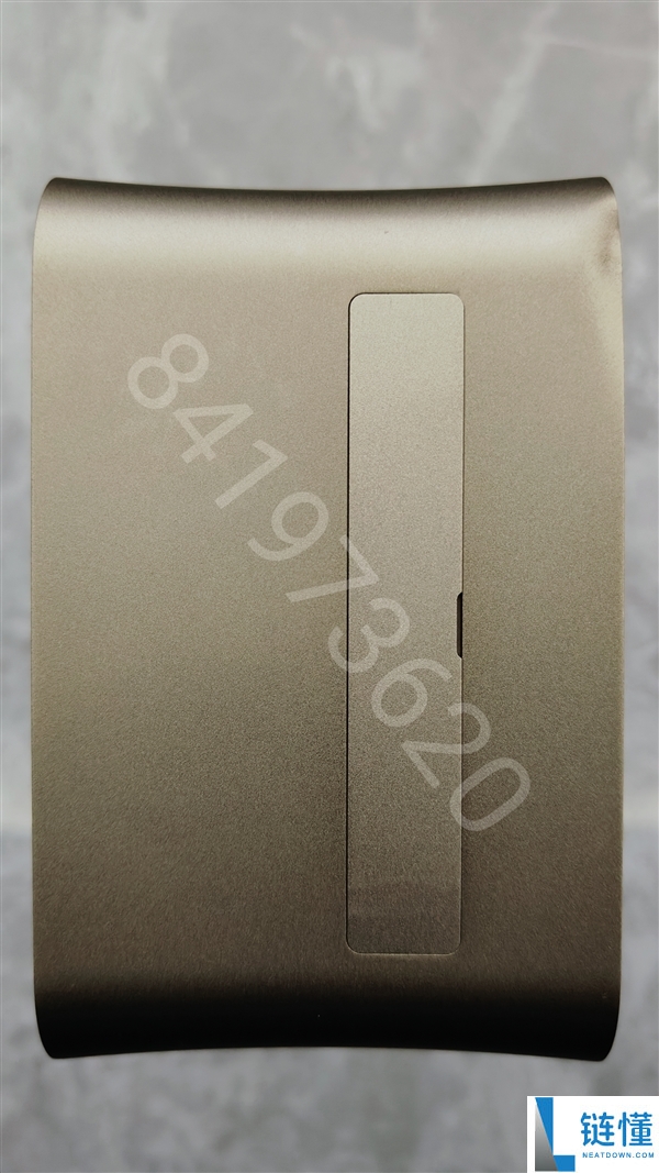 Titan Ada巨卡原型现身：48GB显存、四插槽、900W供电