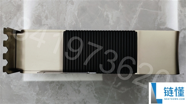 Titan Ada巨卡原型现身：48GB显存、四插槽、900W供电