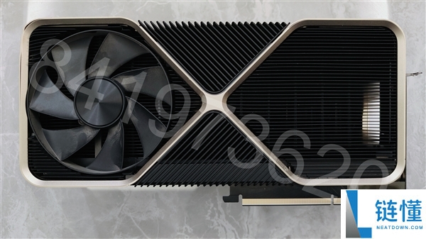 Titan Ada巨卡原型现身：48GB显存、四插槽、900W供电