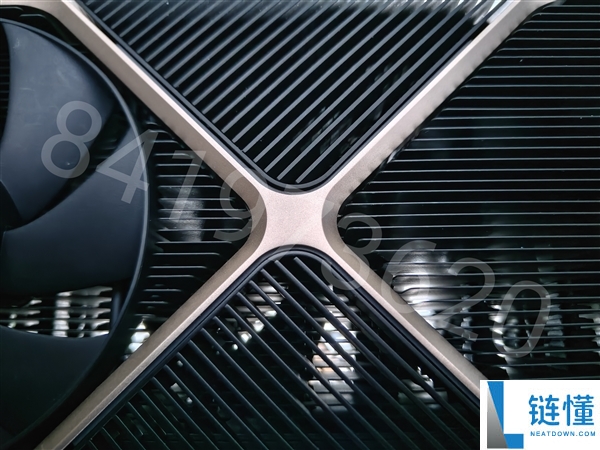 Titan Ada巨卡原型现身：48GB显存、四插槽、900W供电