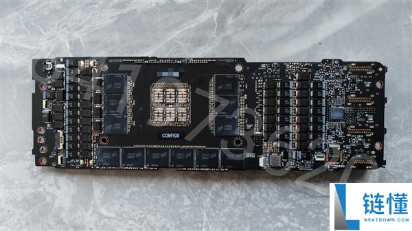 Titan Ada巨卡原型现身：48GB显存、四插槽、900W供电