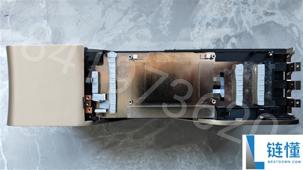 Titan Ada巨卡原型现身：48GB显存、四插槽、900W供电