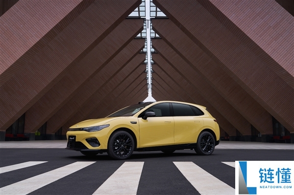 9.28万买年青人第一辆纯电钢炮,零跑Lafa5本日开启全邦交付