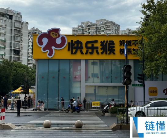 多年网购终究面基,美团“小象超市”线下首店开业被挤爆