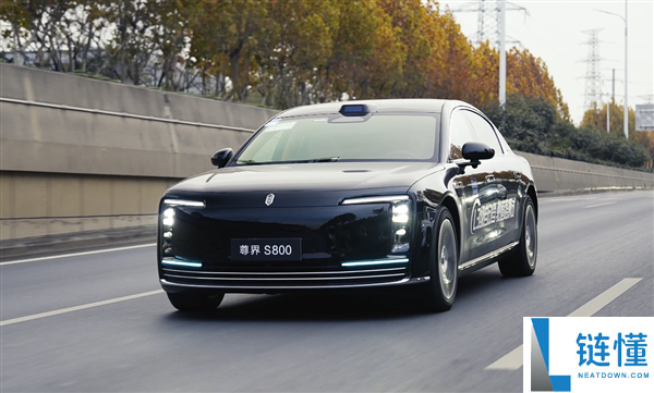 媒体发布“智驾战力天梯榜”：华为系倒数第一 尊界S800只拿5分