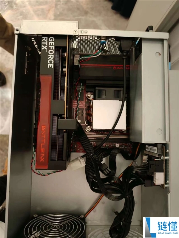 铭瑄B860 ITX主板独一配四条DDR5插槽,但我买不起内存了