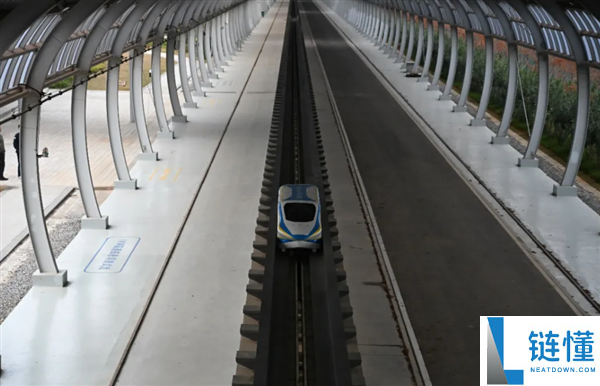 贴地飞翔,5.3秒飙到800km/h 国产高铁模子车刷新世界记载