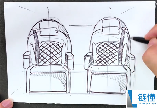 鸿蒙智行首款MPV 智界V9实车首曝：前后灯点亮辨识度超强
