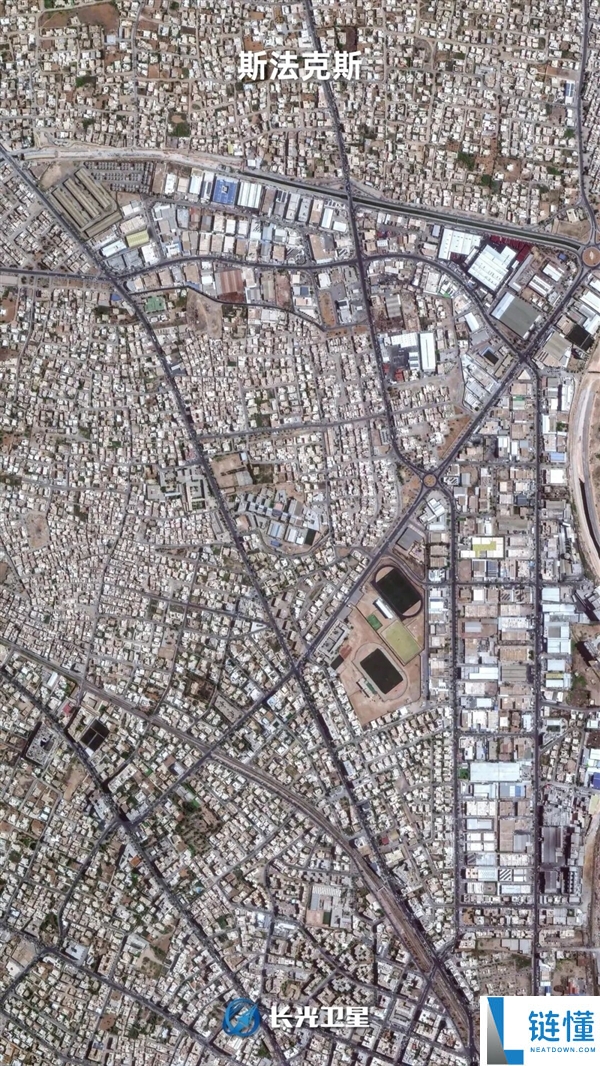 在地中海岸 有个奇异的“水泥色之城”:看不到一棵树,