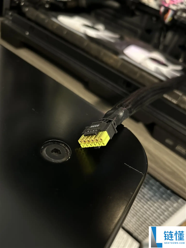 RTX 5090改装上到1350W差点销毁,华擎温度传感器成功救命