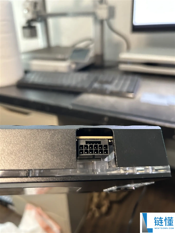 RTX 5090改装上到1350W差点销毁,华擎温度传感器成功救命