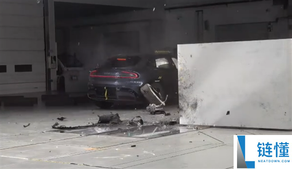 雷军:我认为“丢轮保车”是沃尔沃最早做的 没想到是疾驰