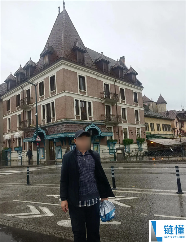 大爷拍的“素颜巴黎”火了,网友:法国旅游迎来最严峻的父亲