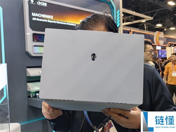 雷神aibook14 Air Carbon万能本发布：1kg碳纤维机身 18小时续航