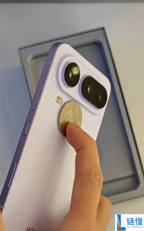 光荣Magic8 Pro Air真机上手:经典感慨号Deco 比iPhone Air还轻