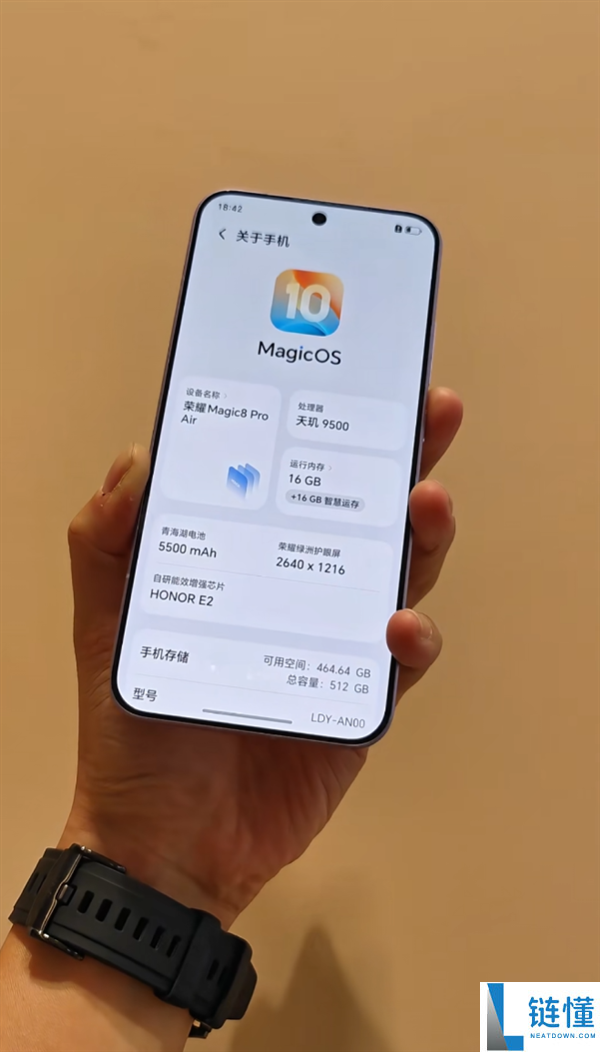 光荣Magic8 Pro Air真机上手:经典感慨号Deco 比iPhone Air还轻