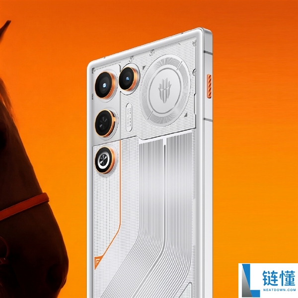 红魔产物司理吐槽手机设计千篇一概:抄完iPhone 17 Pro抄17Air