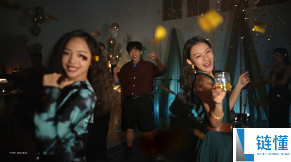 光荣Magic8 Pro Air搭载AI变焦阵列闪光灯:夜拍无死角 一键直出闪光大片