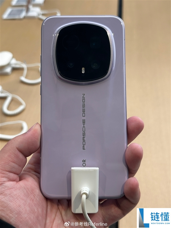 光荣最豪华直板旗舰,光荣Magic8 RSR线下提早展现:全配置揭晓