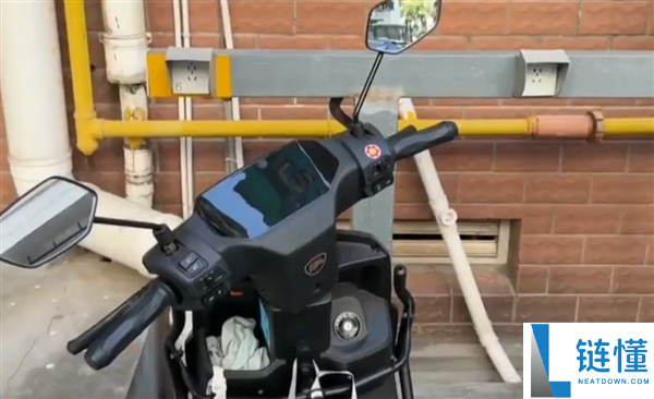 电车充电桩离燃气管道缺乏半米：居民耽忧却被示知不违规