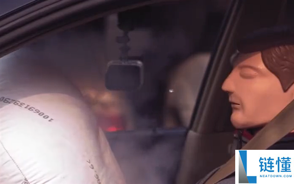 看完一身冷汗 消防实测方向盘上贴钻风险多大：秒变“阔剑地雷”