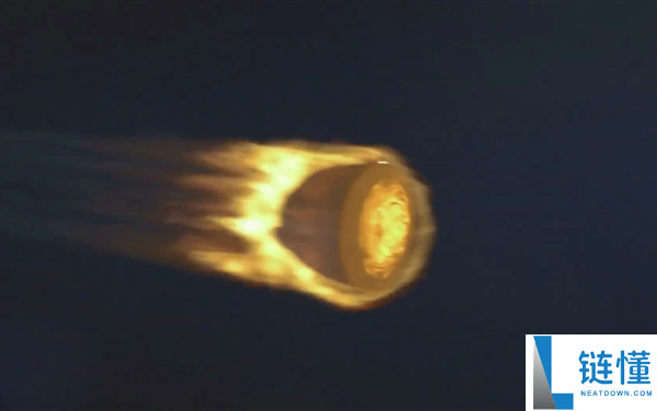 神舟二十号飞船返回舱成功着陆 曾遭空间细小碎片撞击