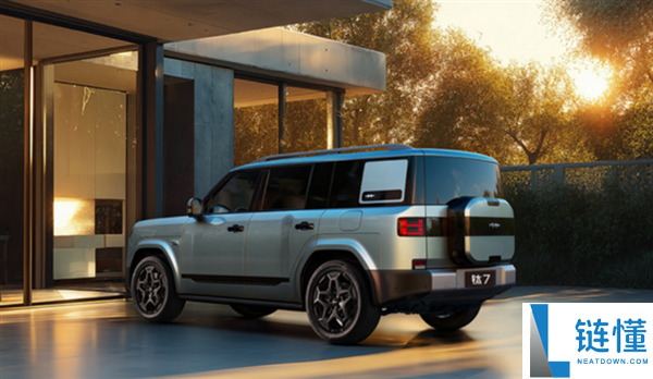 方程豹钛7成保命神车：A柱追尾大货车未变形