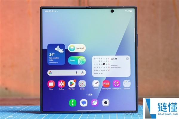 安卓首款无折痕折叠屏,三星Galaxy Z Fold8已在路上