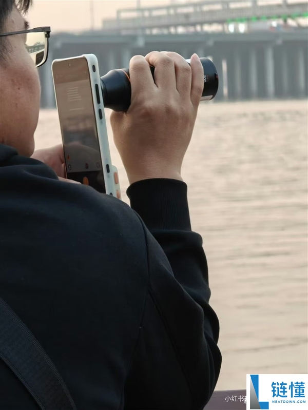 OPPO Find X9 Ultra工程机偷跑：支撑10倍光变 最强骁龙8E5望远镜