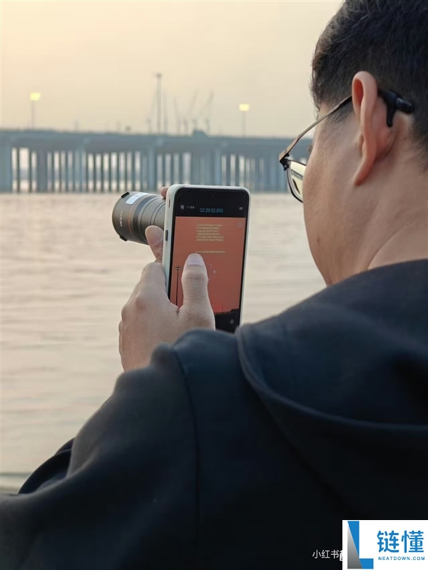 OPPO Find X9 Ultra工程机偷跑：支撑10倍光变 最强骁龙8E5望远镜