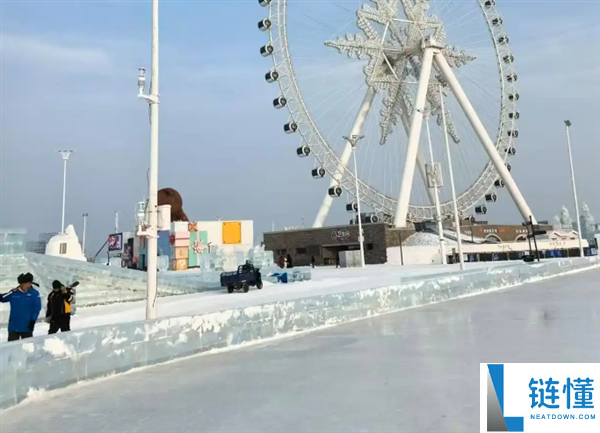 吉林男生游哈尔滨冰雪大世界冻伤 手拿出口袋失去知觉