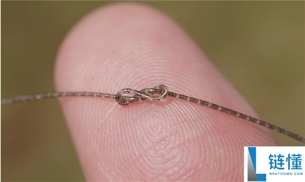 复旦团队严重打破 世界首款纤维芯片问世：大范围集成电路 卡车碾压也不怕