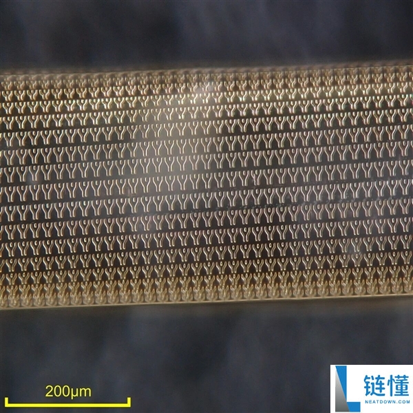 复旦团队严重打破 世界首款纤维芯片问世：大范围集成电路 卡车碾压也不怕