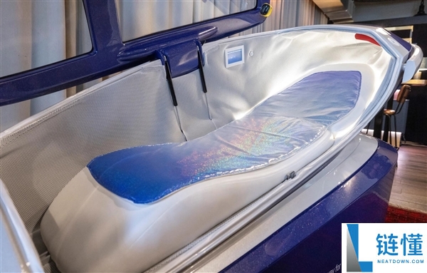 备受争议的安泰死“自杀舱”出情侣款 答应2人同时死亡