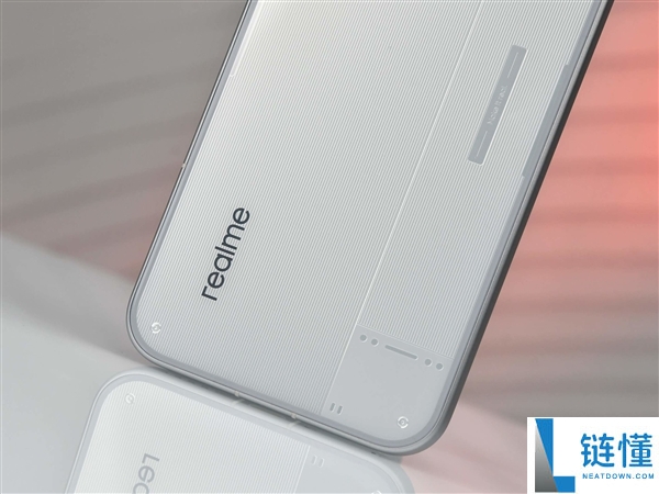 真我Neo8上手:机能周全开挂