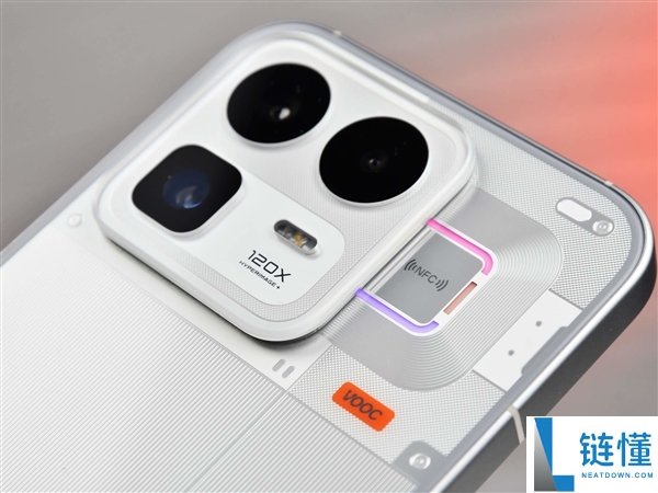 真我Neo8上手:机能周全开挂