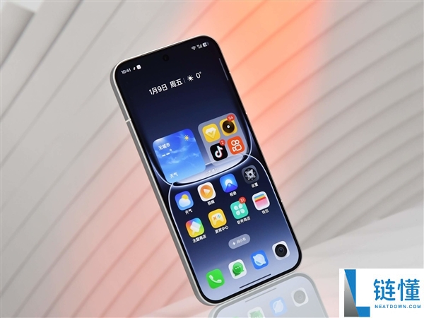 真我Neo8上手:机能周全开挂