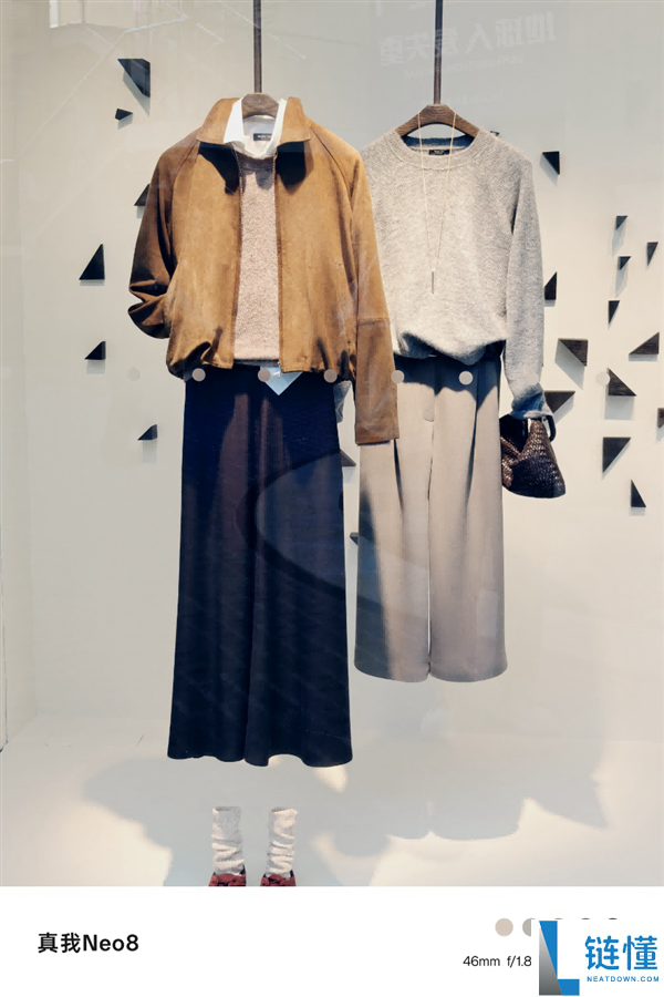 真我Neo8上手:机能周全开挂