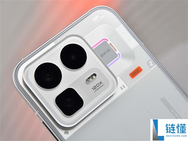 真我Neo8上手:机能周全开挂