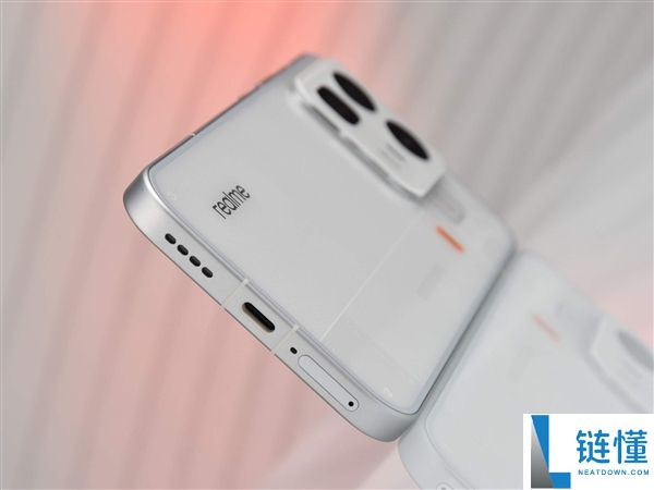 真我Neo8上手:机能周全开挂